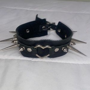 Heart spike’s choker
